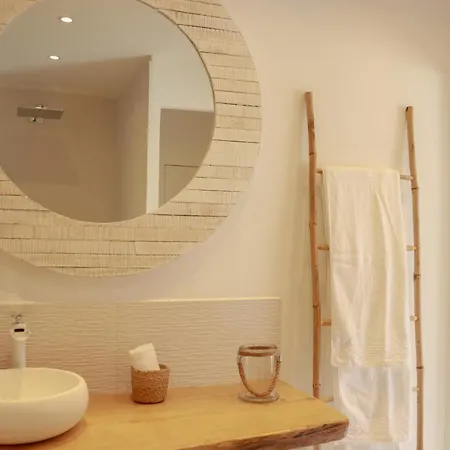 A Vadina - Hebergements De Charme Avec Piscine & Spa, 4*
