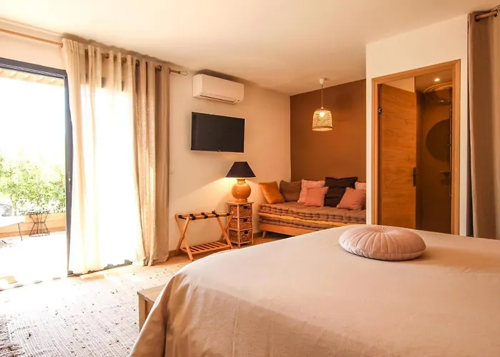 A Vadina - Hebergements De Charme Avec Piscine & Spa, Porticcio Pensionat