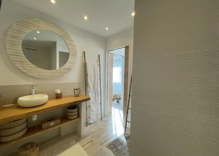 A Vadina - Hebergements De Charme Avec Piscine & Spa, Porticcio Pensionat 4*